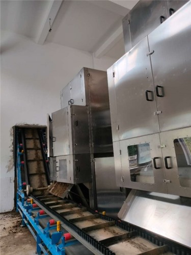 云南某污水處理廠(chǎng)定制的一體式污泥深度脫水機(jī)，現(xiàn)已投入使用！