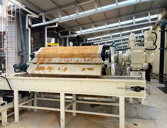 橡膠帶式真空過(guò)濾機(jī)，唐山客戶硫酸鈣脫水投入使用！